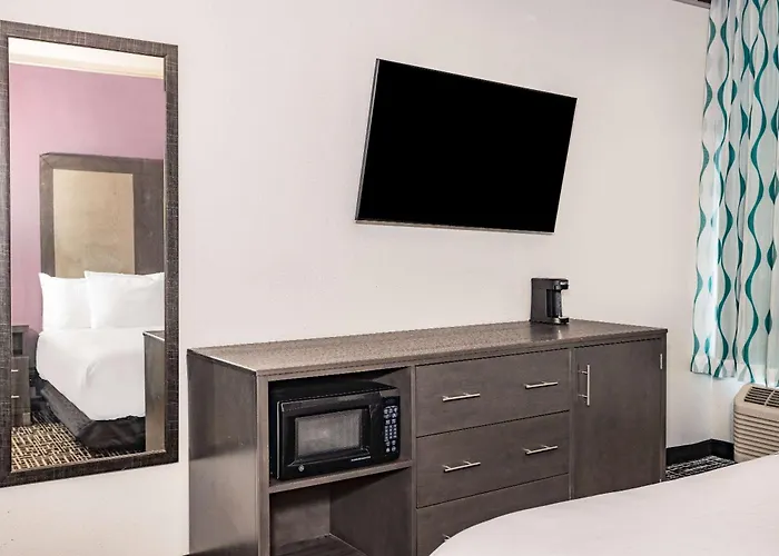 La Quinta Inn & Suites By Wyndham Norfolk