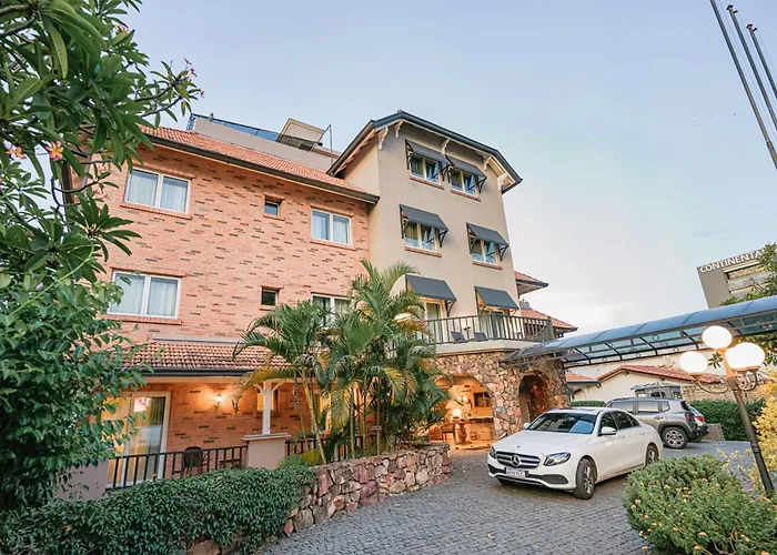  Villa Morra Suites