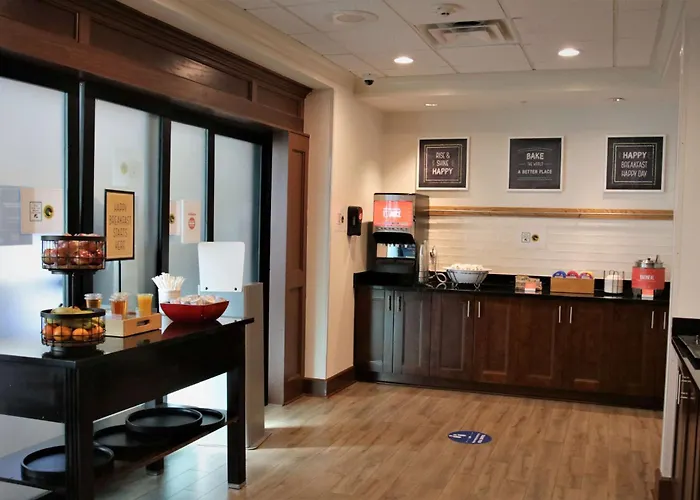 Luxury hotel only: Hampton Inn & Suites Jacksonville Beach Boulevard/Mayo Clinic