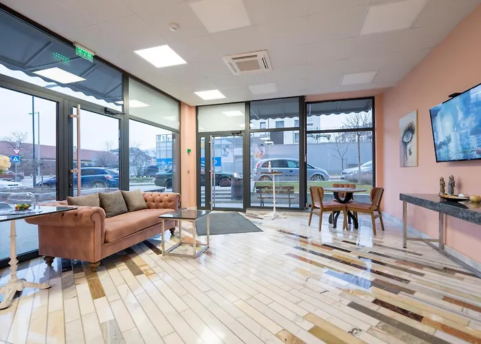 Resort: Wow Studios For Rent - Bul Montevideo 25A - B