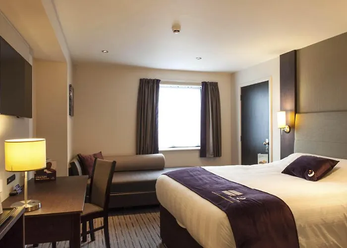Premier Inn Woking Town Centre