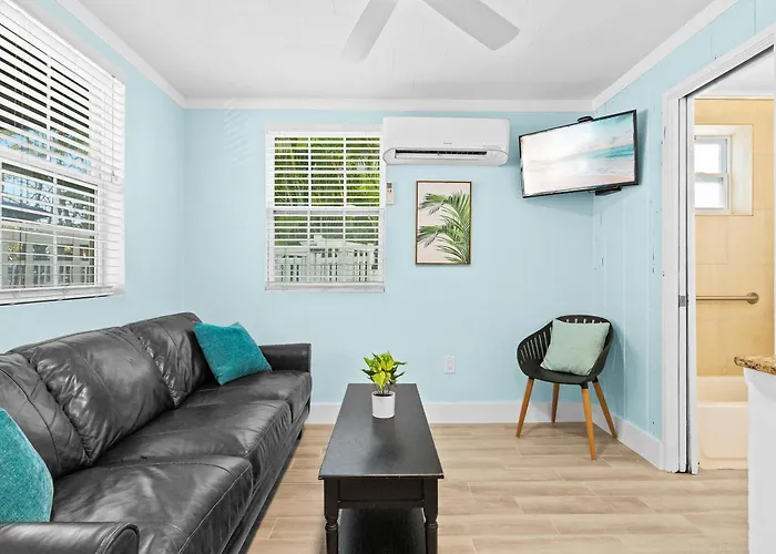Parrot Beach Cottages Suite #2