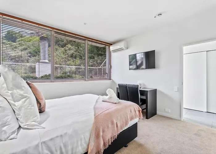 Tranquil Modern Studio