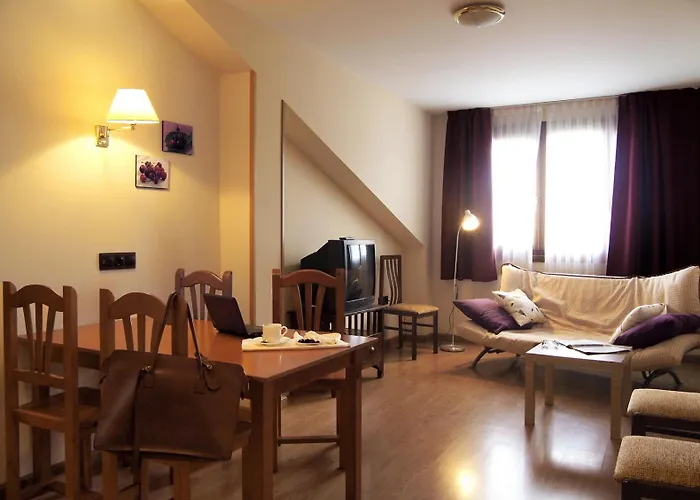 Y Apartamentos Arias