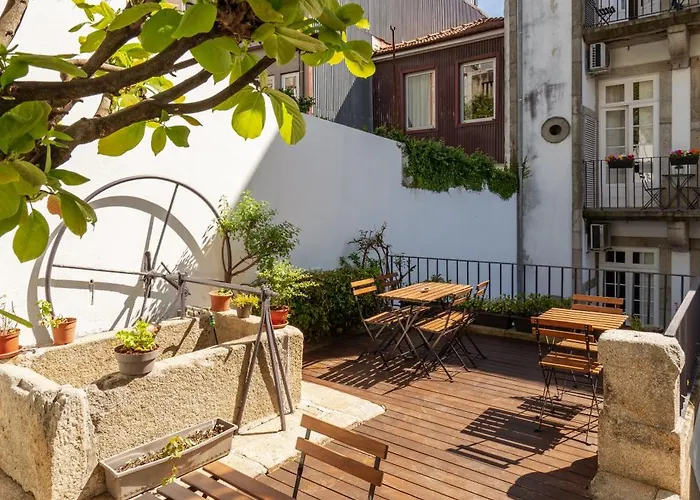 Lounge & Guesthouse By Host Wise