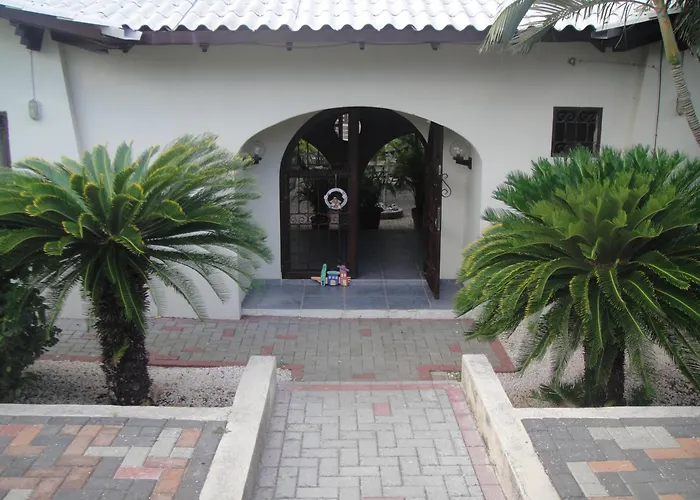 Toni Kunchi - Authentic Curacao Hospitality