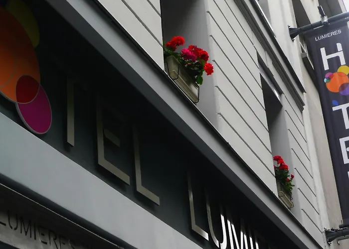 Hotel Lumieres Montmartre Paris