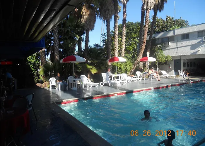 Motel: Tradewinds Airport Hotel