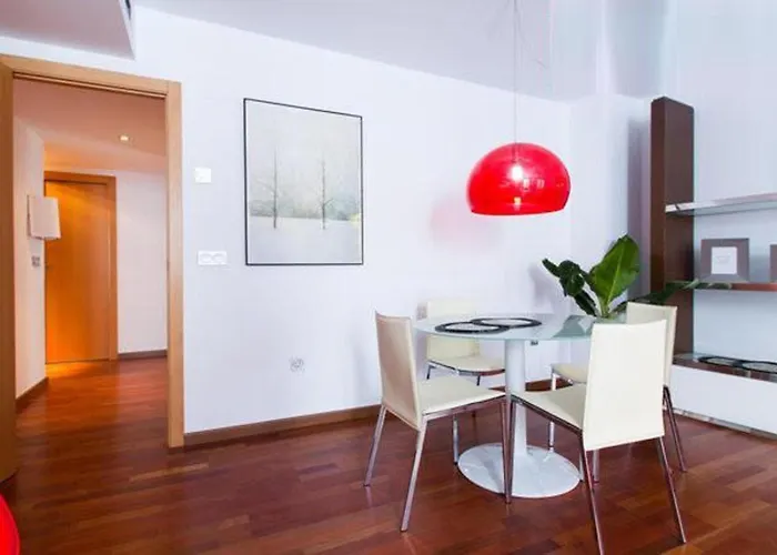 Hotel near College: Happy Apartments Valencia