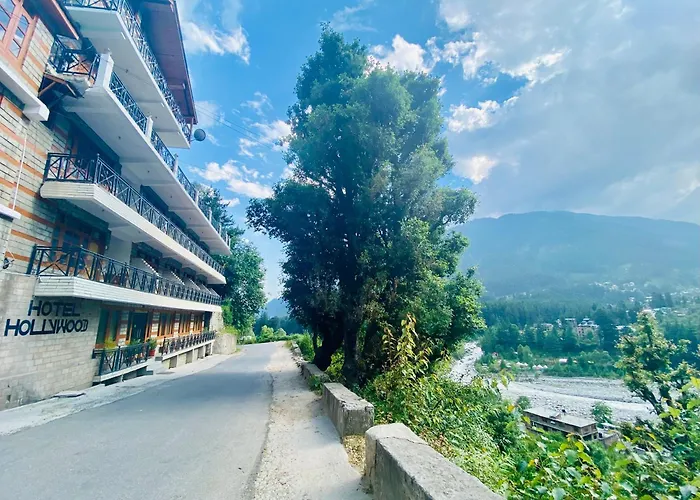 Snow Clad Riverview Hotel & Resort, Manali