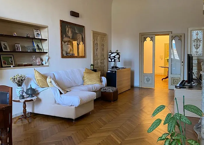 L'antica Casa Sui Lungarni Di