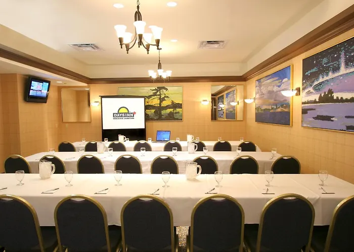 Best Selfcatering Days Inn By Wyndham Vancouver Downtown