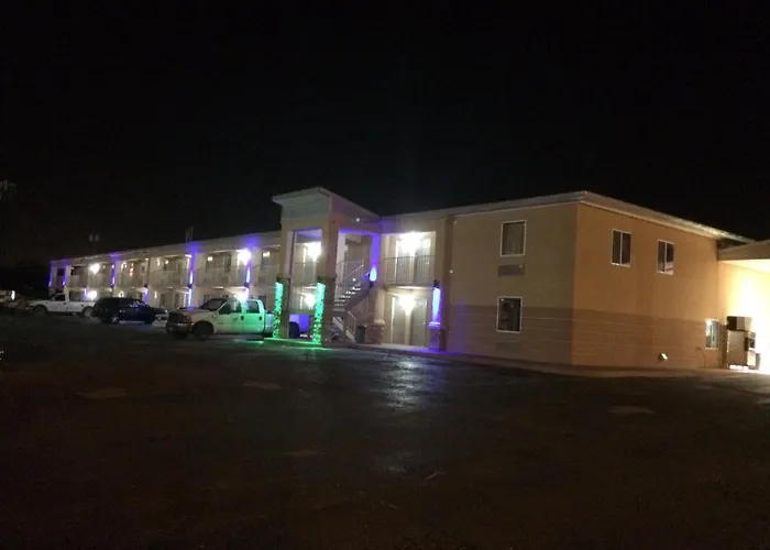 Motel: Lotus Inn And Suites Nashville