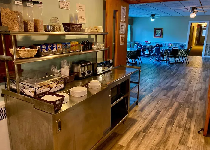 Garden Grove Retreat & Lodging Near Pictured Rocks, Fayette, Trails