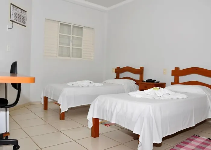 Hotel Carolina 2 - próximo a Universidade de Uberaba uniube - ao Aeroporto Fórum De uberaba - hospital Mario Palmeirio ao Hospital São Marcos e hospital Regional