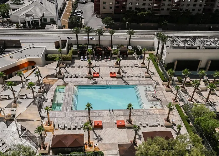 Stripviewsuites At Signature