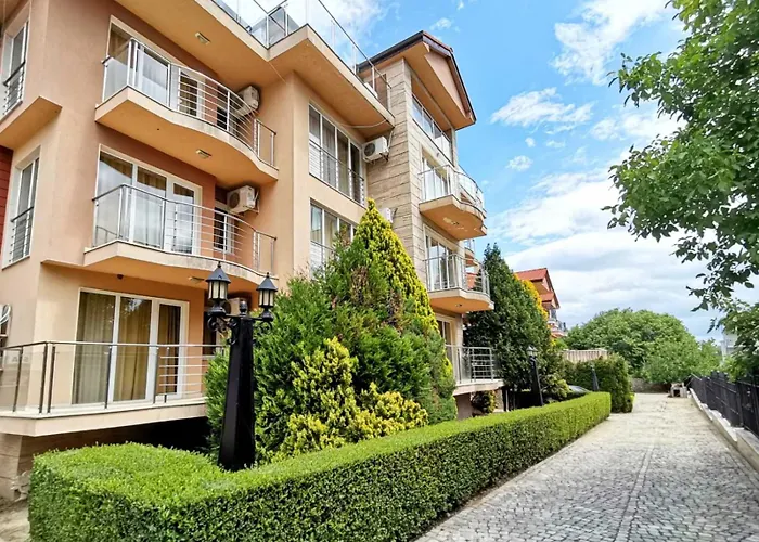 Twins Palace Aparthotel