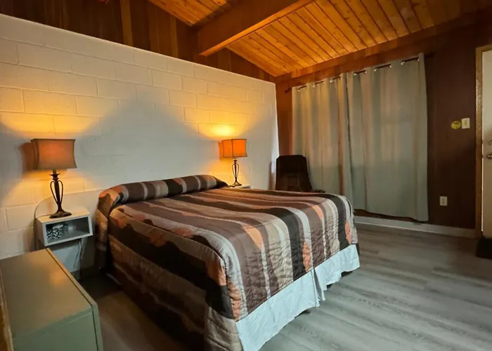 Central hotel: Ace Crown Motel