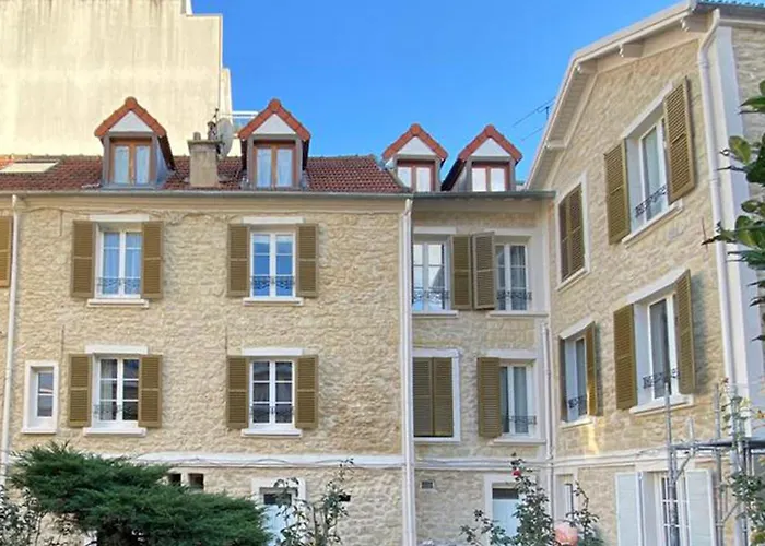 L'académie de Clémence, Guest House Paris-Roland-Garros