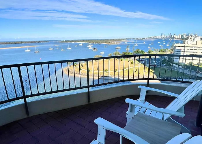 Broadwater Shores Waterfront Apartments