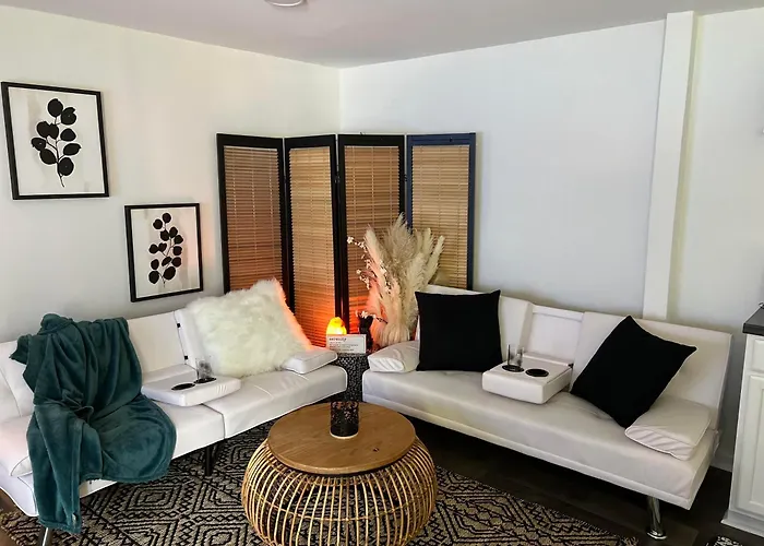 Double Door Inn - Unit 1