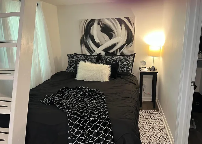 Double Door Inn - Unit 1
