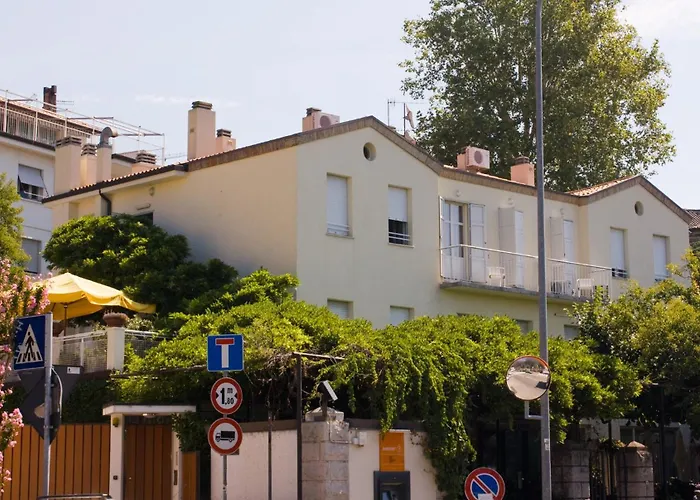 Hotel Tritone