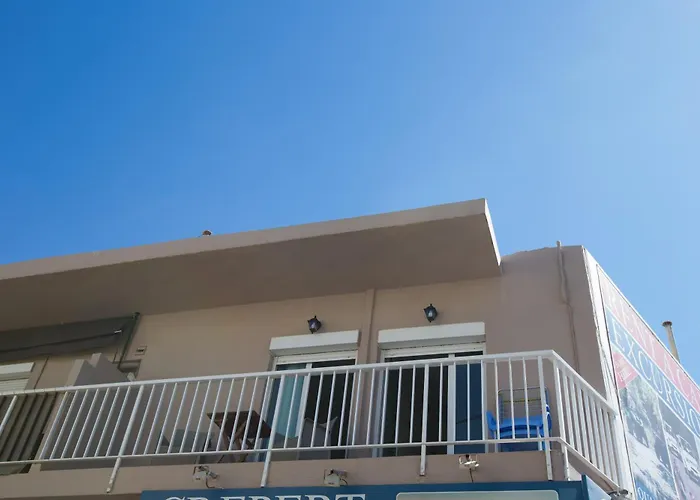 Theo Apartments