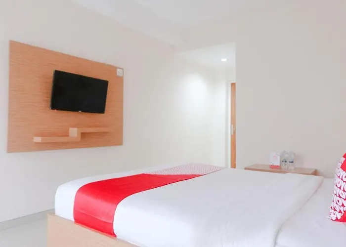 Oyo 696 Hasanah Guest House Syariah De Saphire