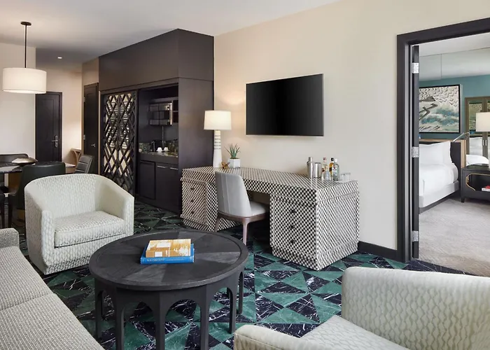 Hotel with pool: W Miami