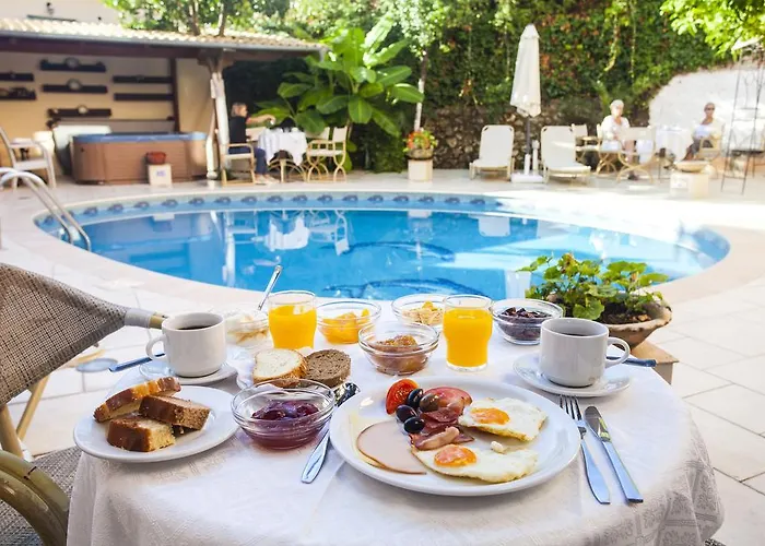 Hotels with pool Paradise