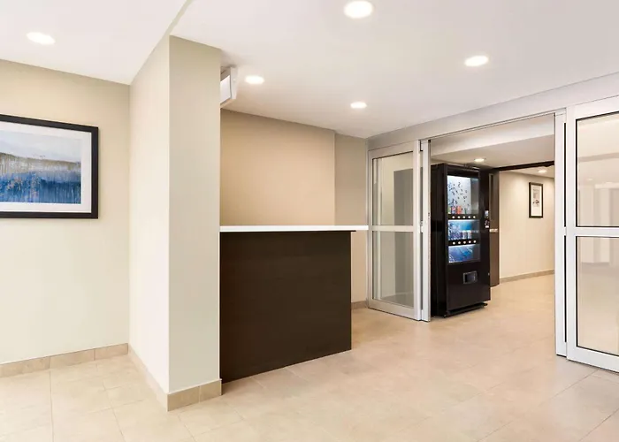 Сity center hotels Wyndham Garden Niagara Falls Fallsview