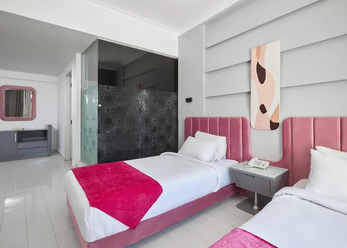 Golden Palace Marina Hotel