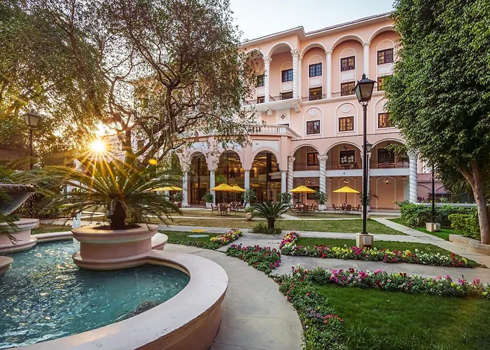 Hotels with tennis Dlf Club 5