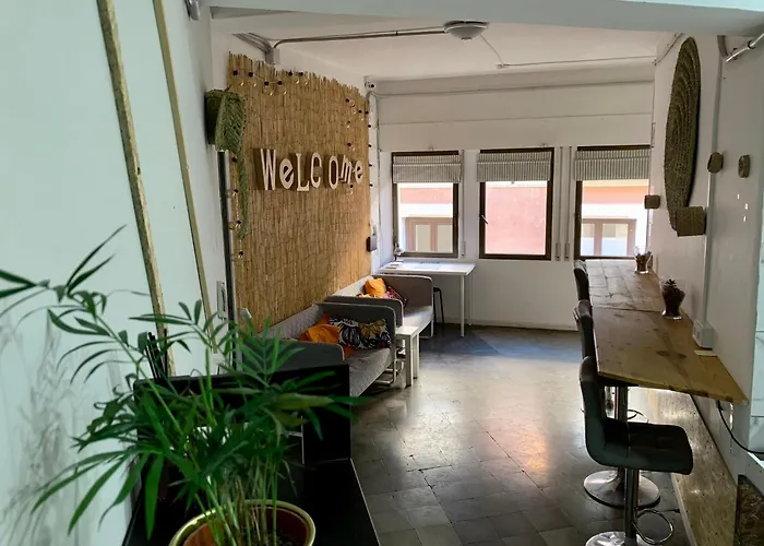 Hotel cerca del colegio: Boga Hostel