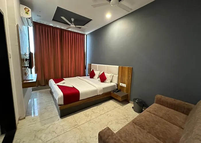 Hotel Dumas Near Airport