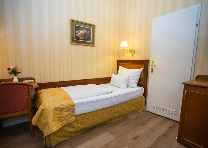 Guest house: Pension Opera Suites I Self Check In