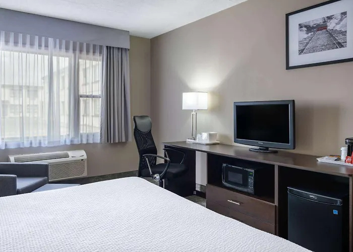 Motels Ramada By Wyndham Thunder Bay Airlane