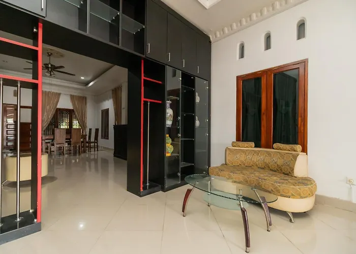 Reddoorz Syariah Near Universitas Putra Indonesia Padang