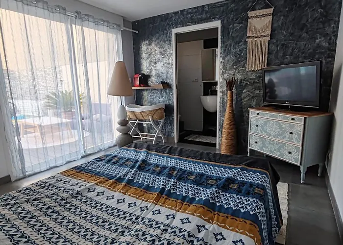 Chambre d'hôtes privée et indépendante avec piscine
