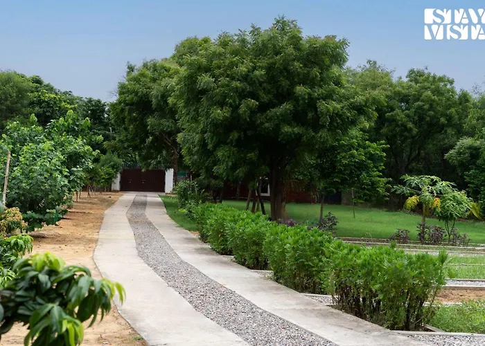 Stayvista At Idyllic Farmhouse - A Glasshouse