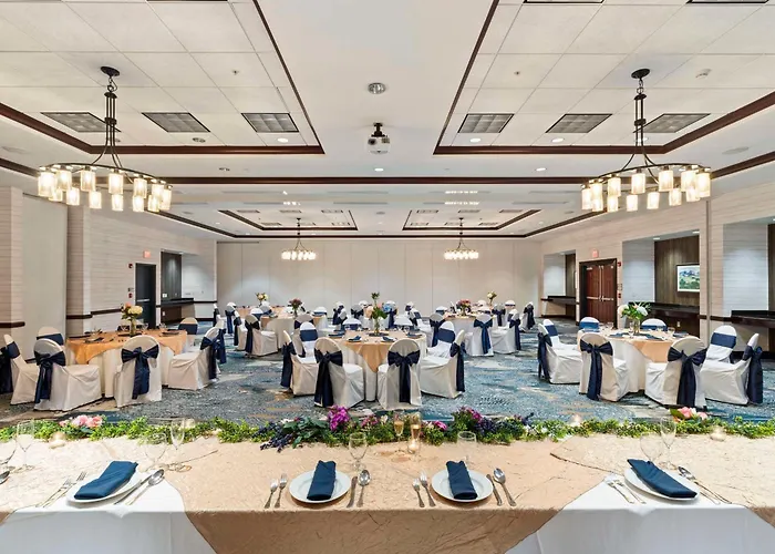 Hotels with tennis Doubletree By Hilton Front Royal Blue Ridge Shadows