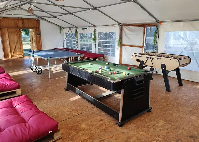 Mas du Versadou, dans un espace naturel protégé, piscine couverte chauffée toute l'année, Spa et salle de jeux