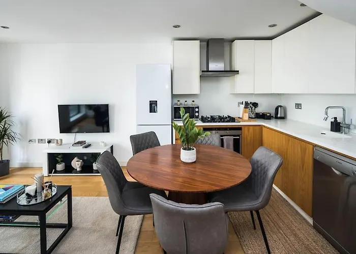Dog friendly hotels Prime Location Mews!