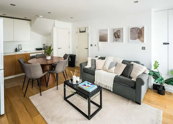 Dog friendly hotels Prime Location Mews!