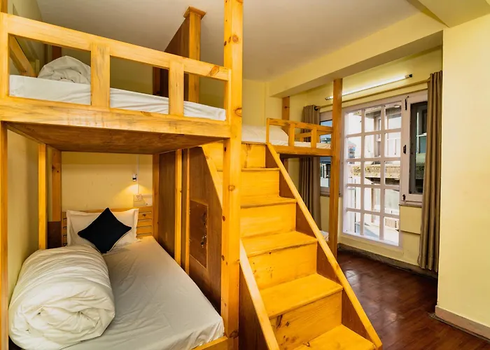 Hotel Aashraya Home