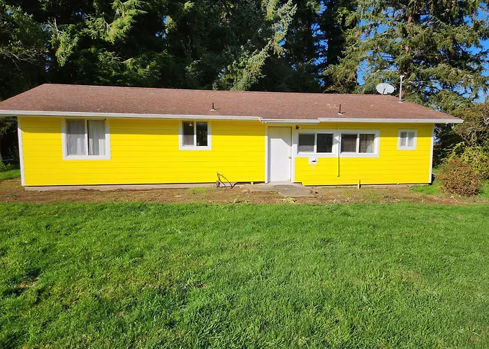 Lakeside Hostel & Guest House