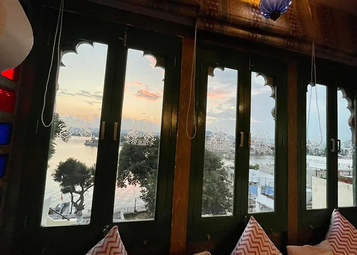 Sheeshmahal By Oladar