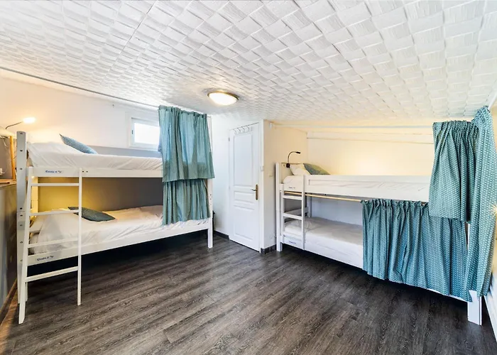 Les Baroudeurs Hostel
