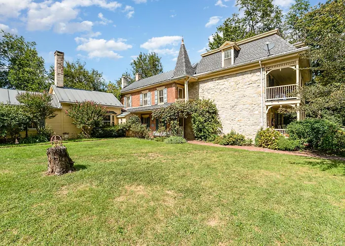 Fallen Tree Farm Bed And Breakfast